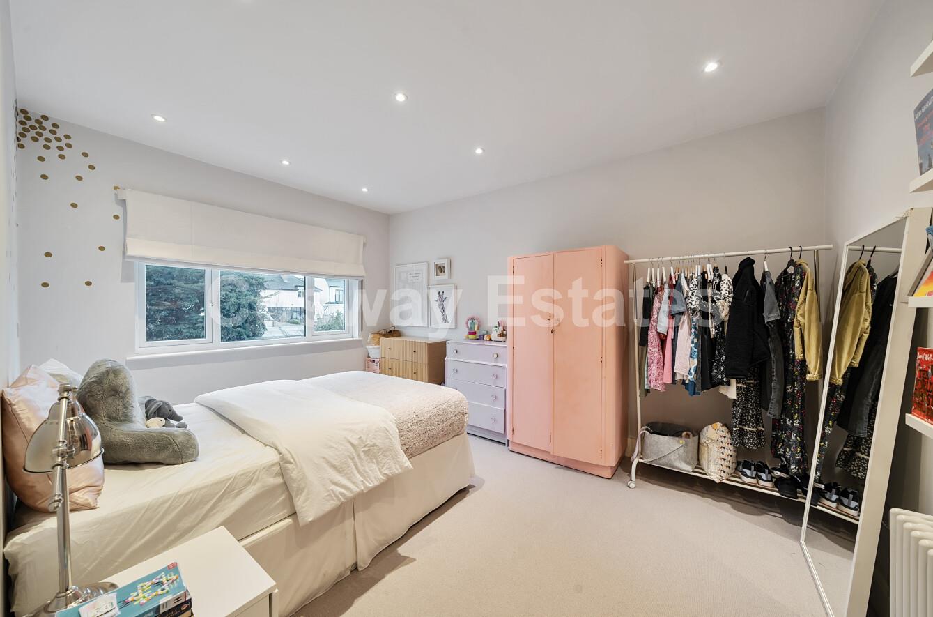 Brockenhurst Gardens, Mill Hill, NW7, London